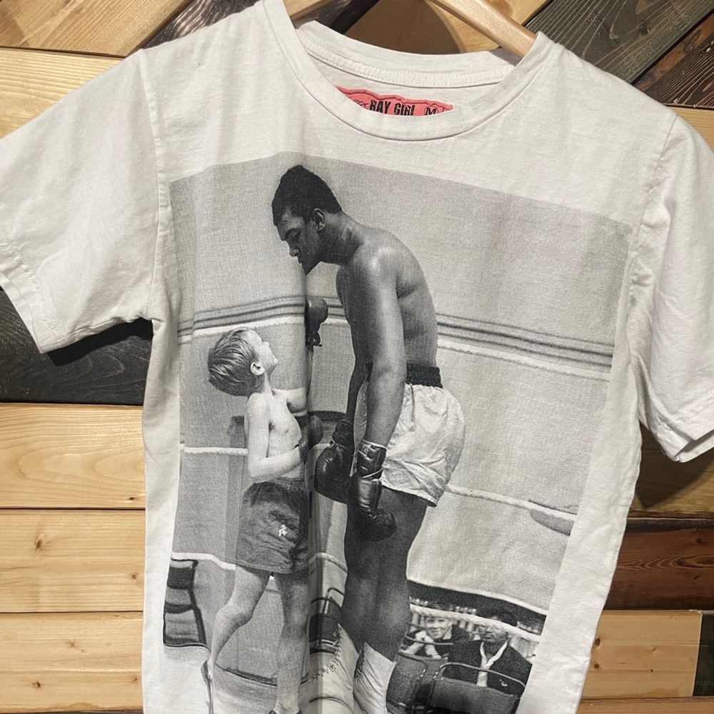 Woman’s Medium Ray Girl Ray Guy t-shirt.